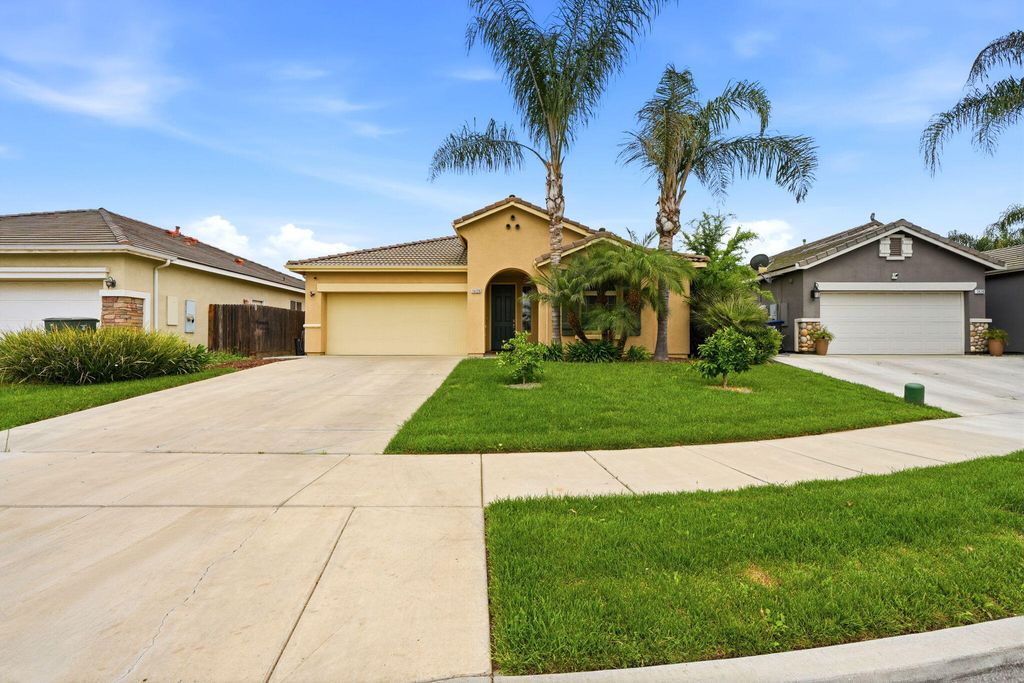 1428 N Leila Street, Visalia, CA 93291