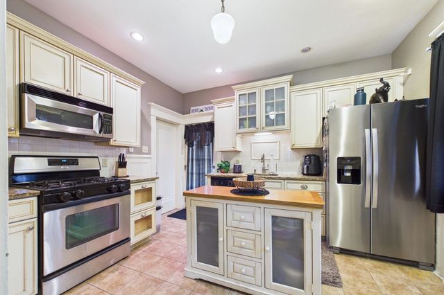 65 Milton St, New Bedford, MA 02740