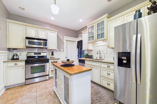 65 Milton St, New Bedford, MA 02740