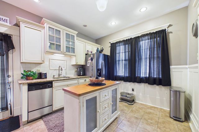 65 Milton St, New Bedford, MA 02740
