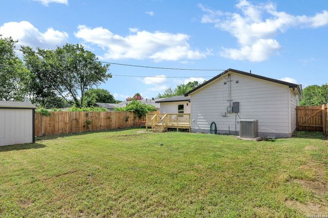 219 LAURELWOOD DR, San Antonio, TX 78213