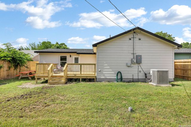 219 LAURELWOOD DR, San Antonio, TX 78213