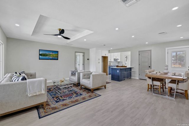 219 LAURELWOOD DR, San Antonio, TX 78213