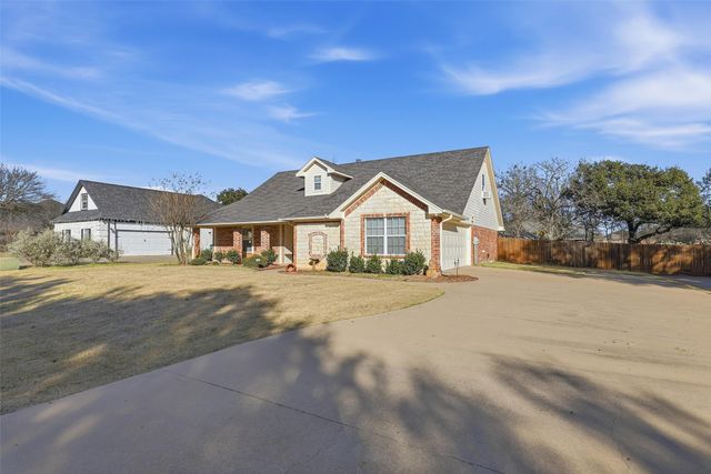 3207 Crossbridge Circle, Granbury, TX 76049