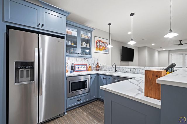 1309 Waverly Dr, Lawrence, KS 66049
