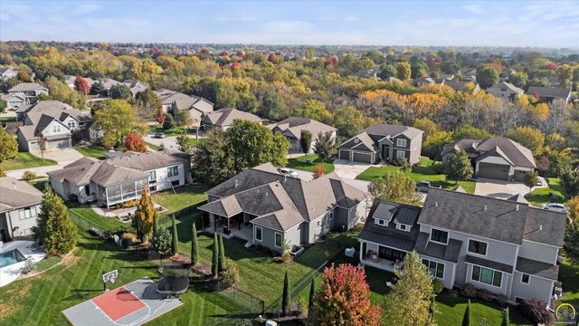1309 Waverly Dr, Lawrence, KS 66049
