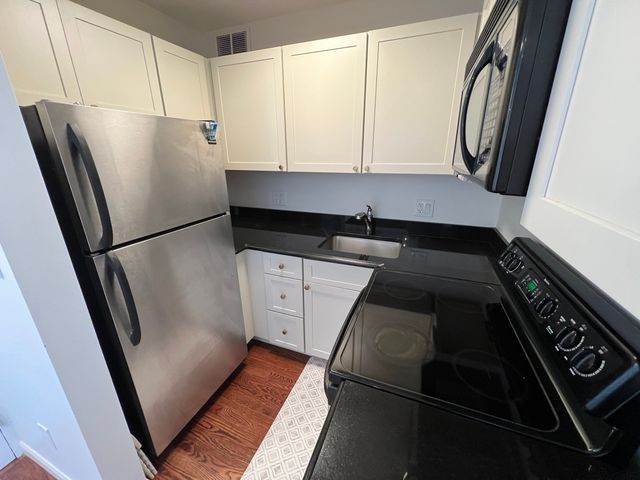 260 E Chestnut Street 1511, Chicago, IL 60611