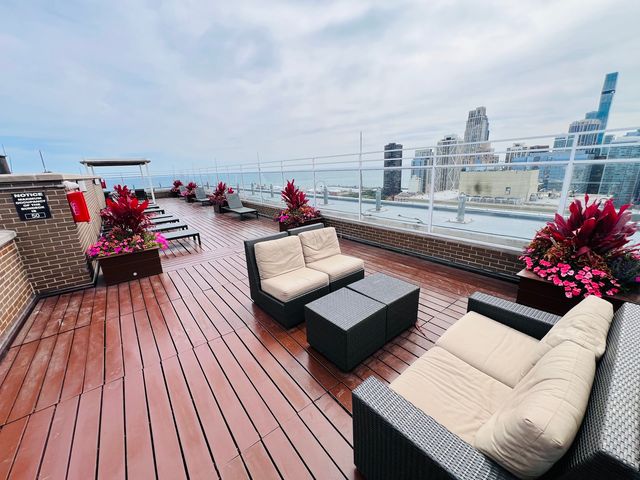 260 E Chestnut Street 1511, Chicago, IL 60611