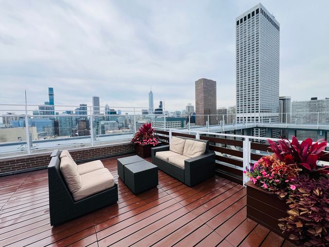 260 E Chestnut Street 1511, Chicago, IL 60611