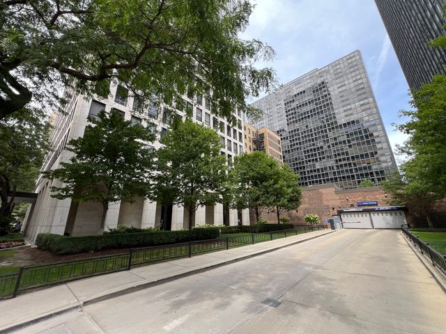 260 E Chestnut Street 1511, Chicago, IL 60611