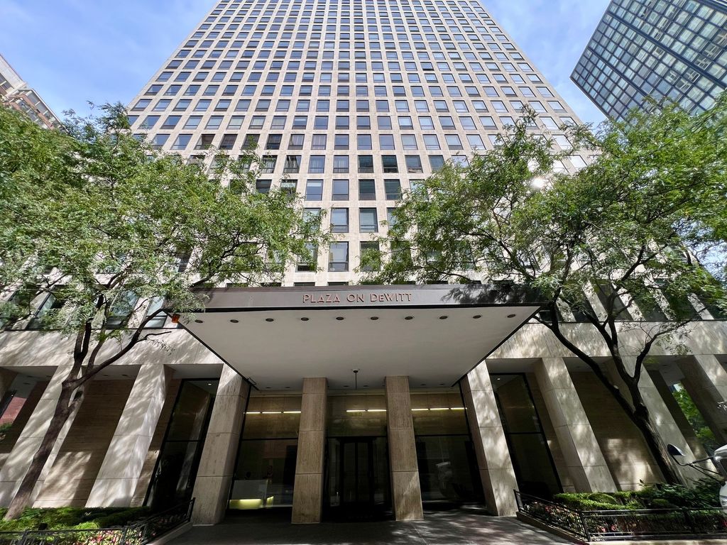 260 E Chestnut Street 1511, Chicago, IL 60611