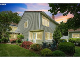 570 N HAYDEN BAY Dr, Portland, OR 97217