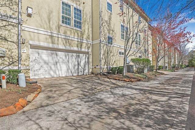 135 Low Country Lane, The Woodlands, TX 77380