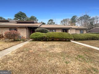 1467 Stoneleigh Circle, Stone Mountain, GA 30088