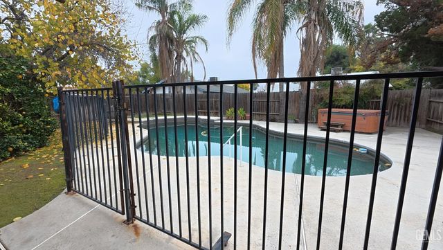 5409 Appletree Lane, Bakersfield, CA 93309