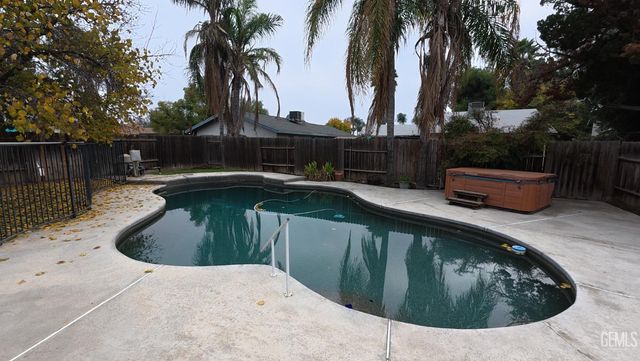 5409 Appletree Lane, Bakersfield, CA 93309