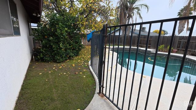 5409 Appletree Lane, Bakersfield, CA 93309