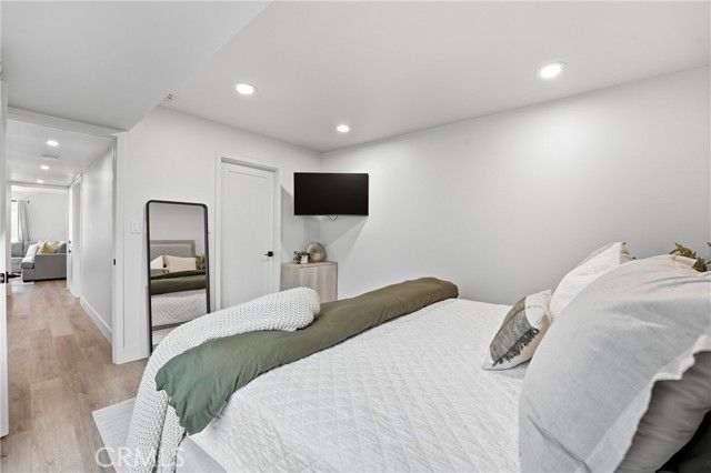 135 Morristown Lane, Costa Mesa, CA 92626