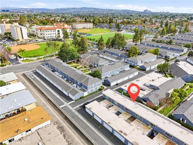 135 Morristown Lane, Costa Mesa, CA 92626