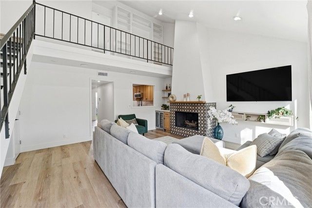 135 Morristown Lane, Costa Mesa, CA 92626