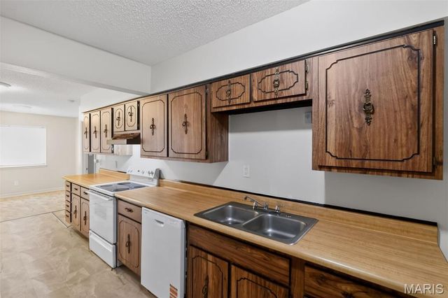 1221 Thatcher Avenue, St Louis, MO 63135