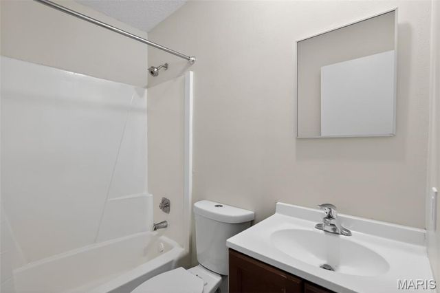 1221 Thatcher Avenue, St Louis, MO 63135