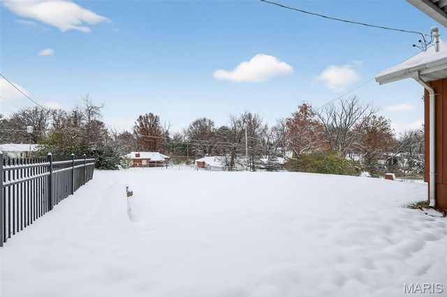 1221 Thatcher Avenue, St Louis, MO 63135