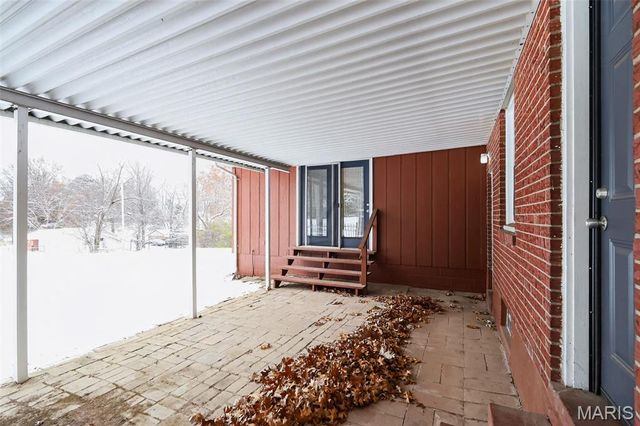 1221 Thatcher Avenue, St Louis, MO 63135