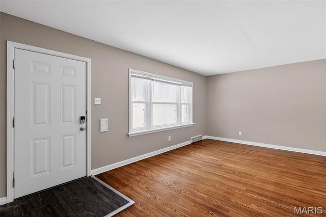 1221 Thatcher Avenue, St Louis, MO 63135