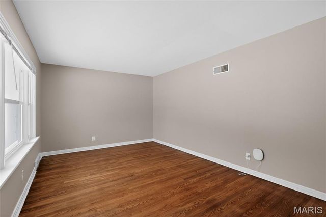 1221 Thatcher Avenue, St Louis, MO 63135