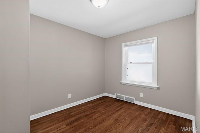 1221 Thatcher Avenue, St Louis, MO 63135