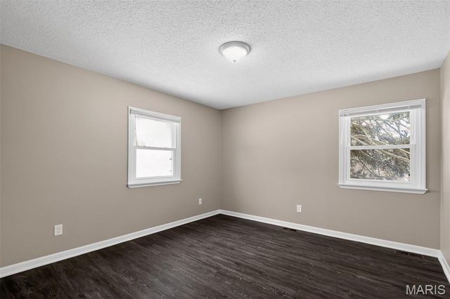 1221 Thatcher Avenue, St Louis, MO 63135