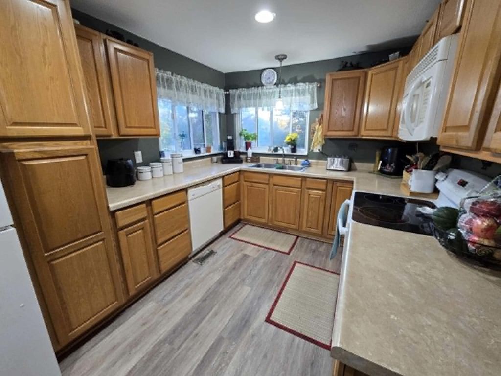 Image 13 of property listing at 16737 N County Farm Lane, Mt Vernon, IL 62864