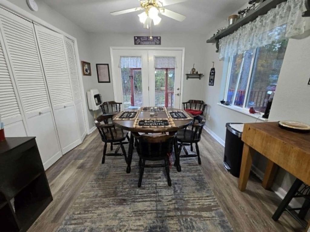 Image 15 of property listing at 16737 N County Farm Lane, Mt Vernon, IL 62864