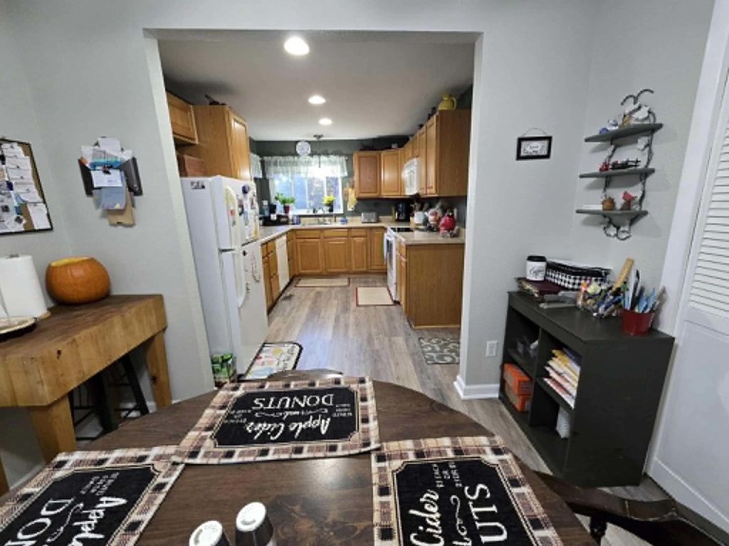 Image 16 of property listing at 16737 N County Farm Lane, Mt Vernon, IL 62864