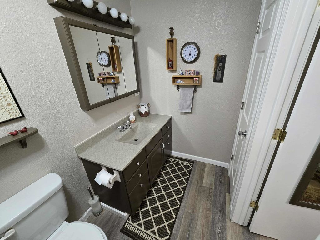 Image 17 of property listing at 16737 N County Farm Lane, Mt Vernon, IL 62864