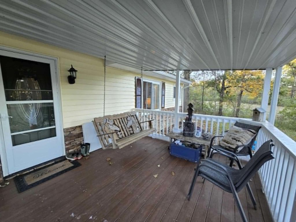 Image 7 of property listing at 16737 N County Farm Lane, Mt Vernon, IL 62864