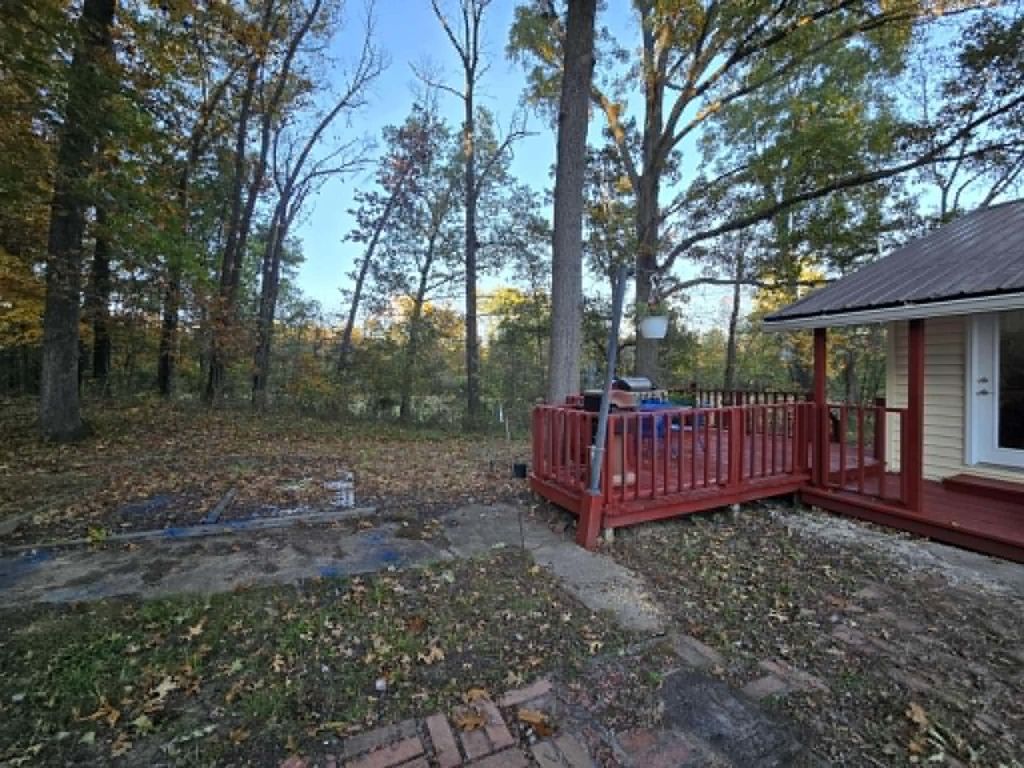 Image 9 of property listing at 16737 N County Farm Lane, Mt Vernon, IL 62864