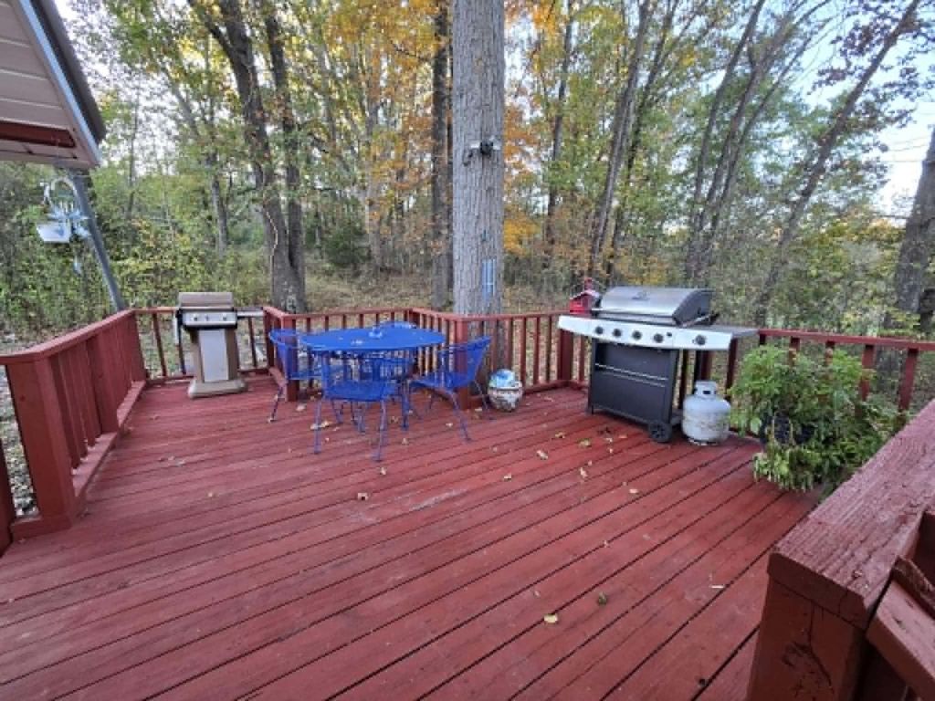 Image 10 of property listing at 16737 N County Farm Lane, Mt Vernon, IL 62864