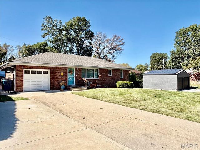 111 Sullivan Street, East Alton, IL 62024