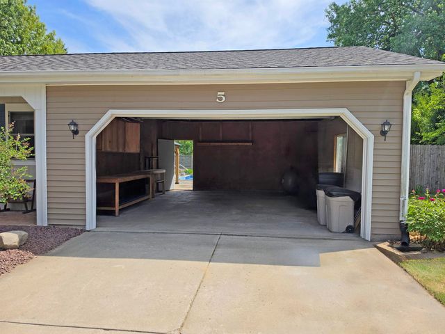 5 Brian Scott Place, Saginaw, MI 48602