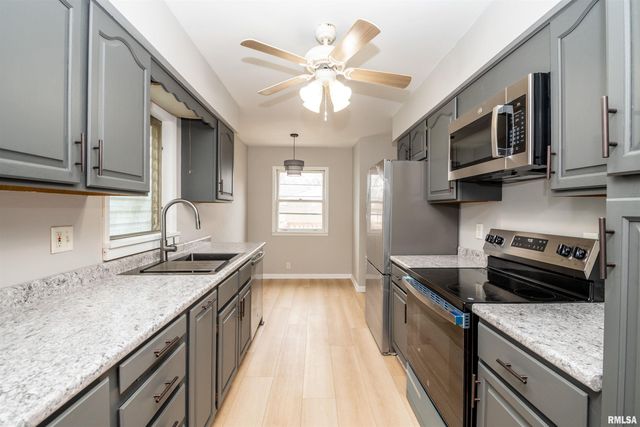 308 E CORRINGTON Avenue, Peoria, IL 61603