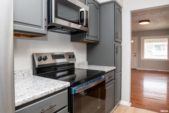 308 E CORRINGTON Avenue, Peoria, IL 61603