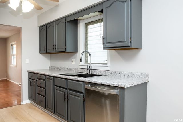 308 E CORRINGTON Avenue, Peoria, IL 61603