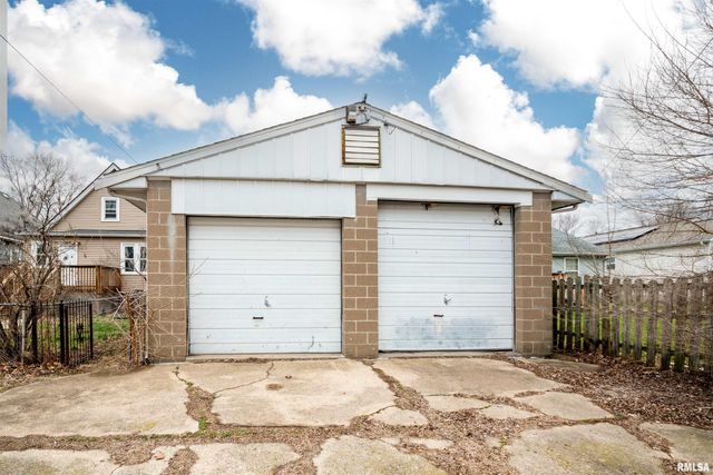 308 E CORRINGTON Avenue, Peoria, IL 61603