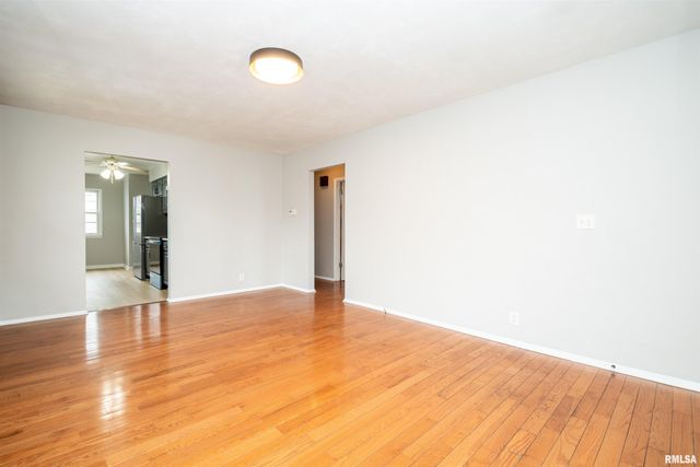 308 E CORRINGTON Avenue, Peoria, IL 61603