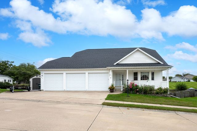 4 Hidden Valley Circle, Davenport, IA 52804