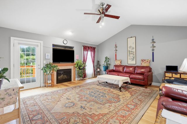4 Hidden Valley Circle, Davenport, IA 52804
