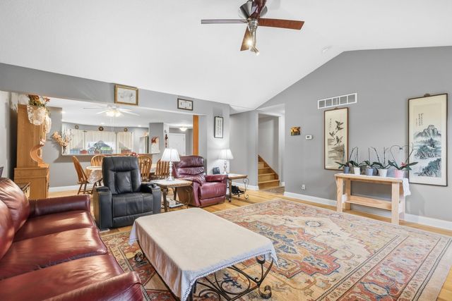 4 Hidden Valley Circle, Davenport, IA 52804