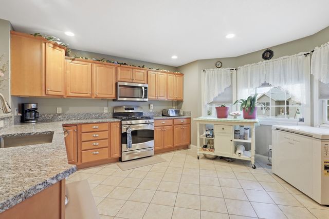 4 Hidden Valley Circle, Davenport, IA 52804